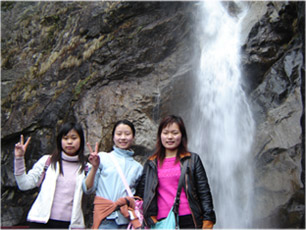 In the Warm Spring of March, Chengdu Ulupure's Spring Outing Activity—a Trek Through Yinchanggou Valley and Jiufeng Mountain—was Held